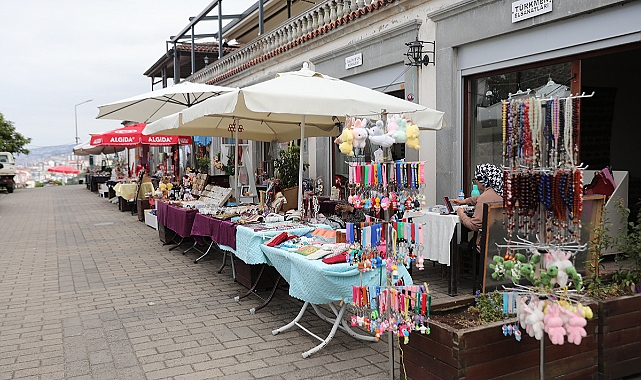 BU SOKAKTA EMEKLE HARMANLANAN ÜRÜNLER SATILIYOR