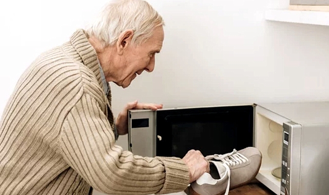 ALZHEİMER’A HER YAŞTA DİKKAT!