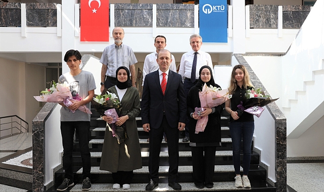 REKTÖR ÇUVALCI, ÖĞRENCİLERİ MAKAMINDA KABUL ETTİ
