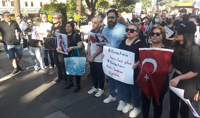 TRABZON'DAKİ İRANLI VATANDAŞLARDAN PROTESTO GÖSTERESİ