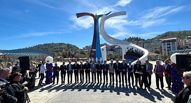 TRABZONSPOR ŞAMPİYONLUK ANITI YOMRA'DA AÇILDI