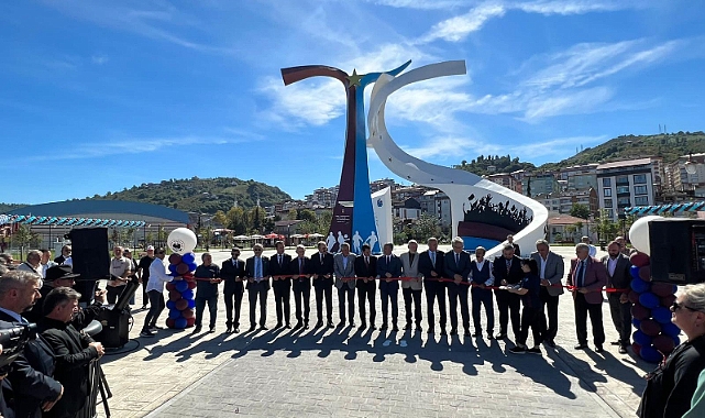 TRABZONSPOR ŞAMPİYONLUK ANITI YOMRA'DA AÇILDI