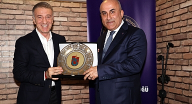 AĞAOĞLU'DAN TRABZON EMNİYET MÜDÜRÜ'NE PLAKET