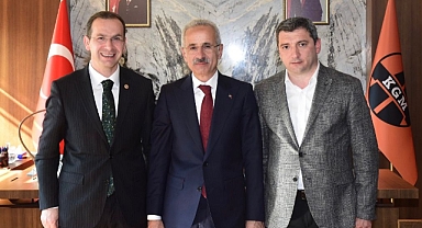 BAKANLIKLARA ÇIKARMA YAPTILAR