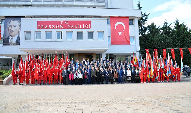 CUMHURİYET BAYRAMI DOLAYISIYLA ÇELENK SUNMA TÖRENİ DÜZENLENDİ