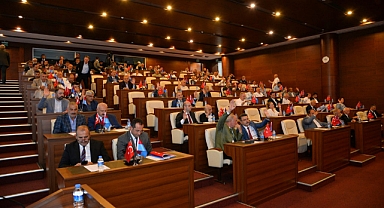 TRABZON BÜYÜKŞEHİR BELEDİYE MECLİSİNDE GERGİN ANLAR