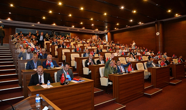 TRABZON BÜYÜKŞEHİR BELEDİYE MECLİSİNDE GERGİN ANLAR