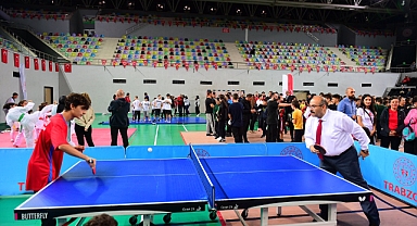 VALİ USTAOĞLU TENİS OYNADI