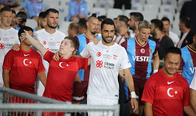 ZORLU MAÇTA MUHTEMEL 11'LER!