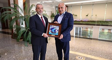 BÜYÜKEKŞİ VE YÖNETİM KURULU'NDAN HKÜ'YE ZİYARET