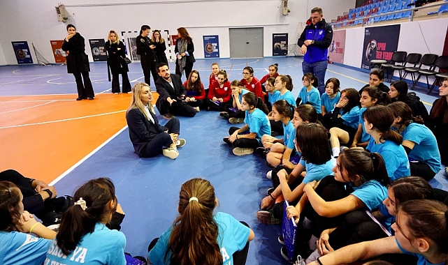 DİLEK İMAMOĞLU TRABZON'DA GÖNÜLLERİ FETH ETTİ