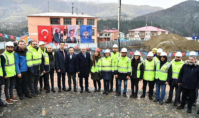 DÜZKÖY PAZARYERİ VE OTOPARK PROJESİ’NİN TEMELİ TÖRENLE ATILDI 