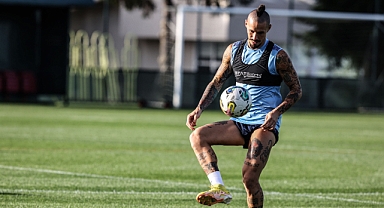 HAMSİK MİLLİ TAKIMA VEDA ETTİ