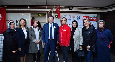 KIZILAY HAFTASI’NDA BAŞKAN GENÇ’TEN ÖRNEK KAN BAĞIŞI!