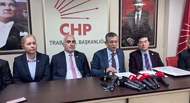   ÖZGÜR ÖZEL: TRABZON İKTİDARA KEPÇEYLE VERDİ, KARŞILIĞINI ÇAY KAŞIĞI İLE BİLE ALAMIYOR