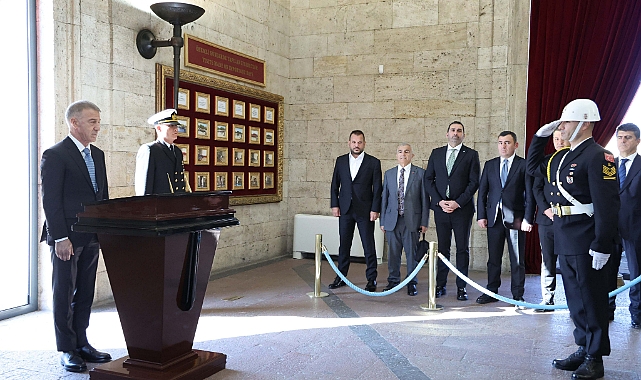 TRABZONSPOR' DAN ANITKABİR'E ZİYARET!