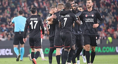 TÜRKİYE VİTES BÜYÜTTÜ