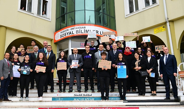 VALİ USTAOĞLU KARİYER GÜNLERİNE KONUK OLDU