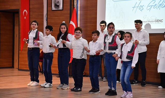 ÖZEL GEREKSİNİMLİ BİREYLERİN GÖSTERİLERİ BÜYÜK ALKIŞ ALDI