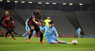 ZİRVE YARIŞINDA BÜYÜK DARBE !