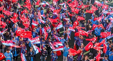 AĞAOĞLU'NDAN ÖĞRENCİLERE KARNE JESTİ