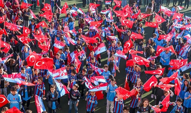 AĞAOĞLU'NDAN ÖĞRENCİLERE KARNE JESTİ