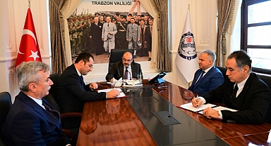 AKÇAABAT HALK KÜTÜPHANESİ İÇİN SEVİNDİREN İMZA