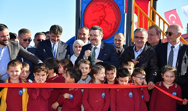 GENÇ'TEN AKYAZILI ÇOCUKLARA KARNE HEDİYESİ