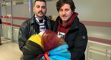 TRABZONSPORLU TARAFTARLAR TEKKE'Yİ ÇİÇEKLE KARŞILADI