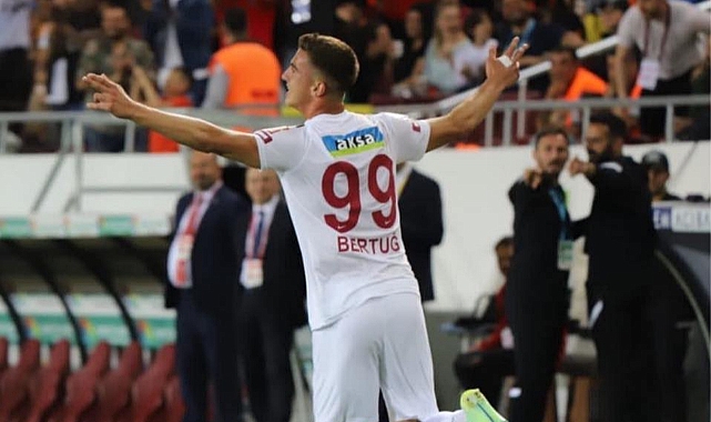 TRABZONLU GENCİ FENETBAHÇELİ VİTRİNE KOYDU!