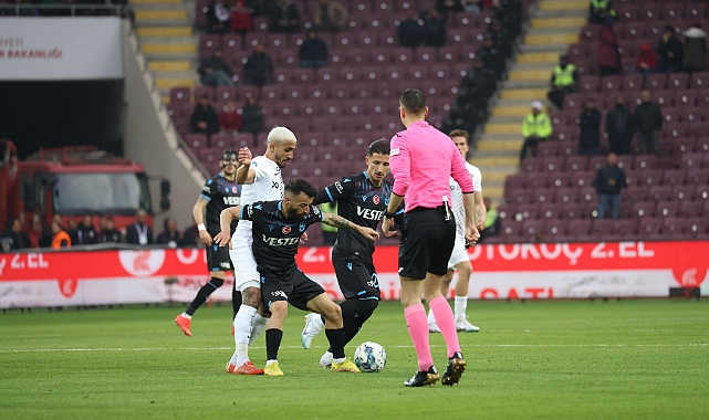 ZİRVE YARIŞINDAKİ TEK KAYBEDEN TRABZON!