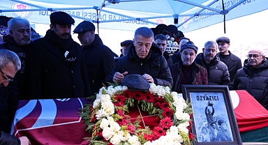 AHMET SUAT ÖZYAZICI İÇİN TÖREN DÜZENLENDİ