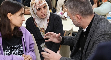 BAŞKAN MUMCU DEPREMZEDELER İLE BULUŞTU