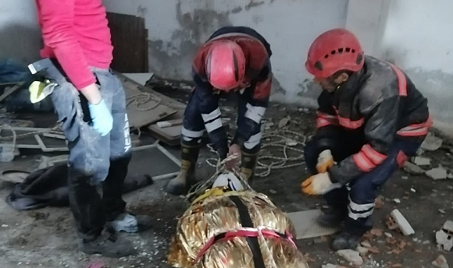 BÜYÜKŞEHİR EKİPLERİ “ÇOK SUSADIM ÇABUK OLUN” DİYEN AYŞENUR VE ANNESİNİ KURTARDI