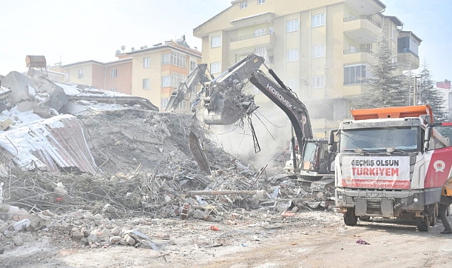 DEPREMDE CAN KAYBI 40 BİN 642 OLDU