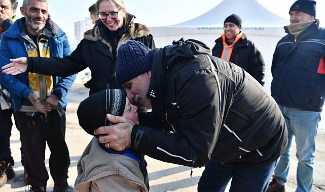 DEPREMİ YAŞAYAN ÇOCUKLAR OYUN OYNAYARAK İYİLEŞİYOR