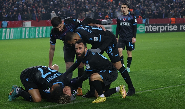 JENS LARSEN BİR İLKİ BAŞARDI