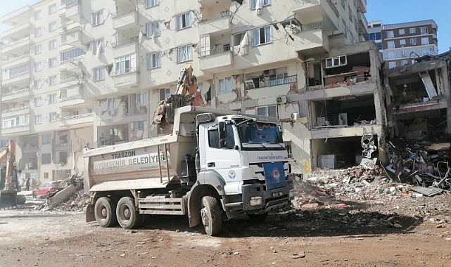 KAHRAMANMARAŞ VE ELBİSTAN’DA ENKAZ KALDIRMA ÇALIŞMALARI DEVAM EDİYOR 