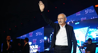  KILIÇDAROĞLU, KONUŞMASI SIRASINDA 'ADAY OLMA' DİYE BAĞIRAN GENÇLE BULUŞTU