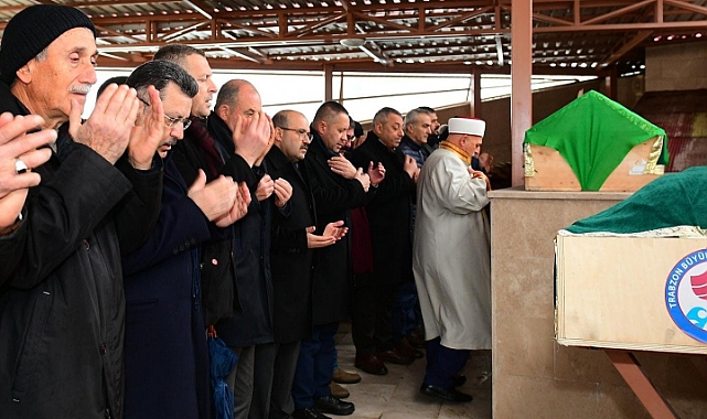 TRABZONLU DEPREMZEDE AİLE TOPRAĞA VERİLDİ