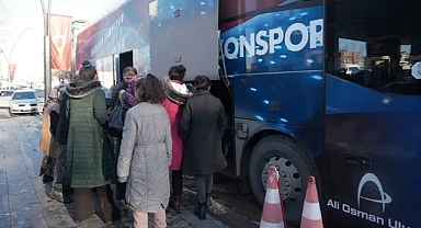 TRABZONSPOR TAKIM OTOBÜSÜ DEPREMZEDELERİ GETİRDİ