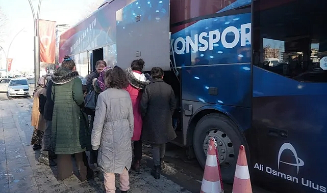 TRABZONSPOR TAKIM OTOBÜSÜ DEPREMZEDELERİ GETİRDİ