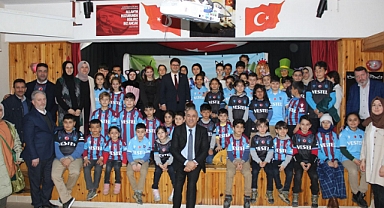 ASBAŞKAN ERTUĞRUL DOĞAN’DAN  ÖĞRENCİLERE 11 BİN 461 FORMA…