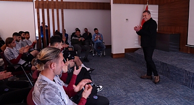 AVCI FUTBOLCU VE PERSONELLE VEDALAŞTI