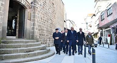 BAŞKAN ZORLUOĞLU BEDESTEN CADDESİ’NDE TAMAMLANAN ÇALIŞMALARI İNCELEDİ