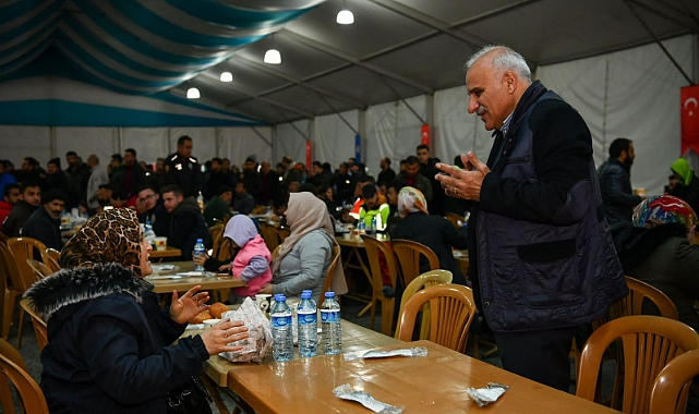 BAŞKAN ZORLUOĞLU ELBİSTANLILARI RAMAZANDA DA YALNIZ BIRAKMADI