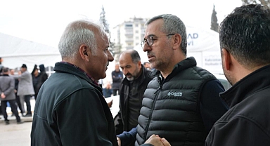 BAŞKAN ZORLUOĞLU ŞEHİR ŞEHİR GEZEREK DEPREMZEDELERLE BULUŞUYOR   