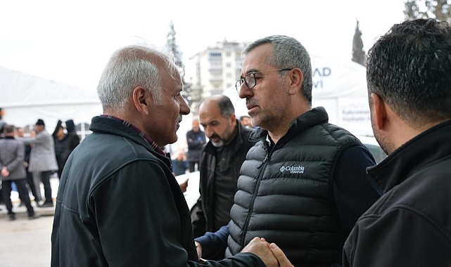 BAŞKAN ZORLUOĞLU ŞEHİR ŞEHİR GEZEREK DEPREMZEDELERLE BULUŞUYOR   