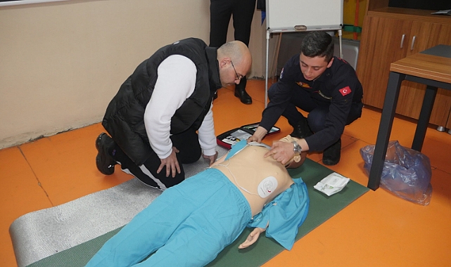 BÜYÜKŞEHİR'İN İLK YARDIM EĞİTİMLERİ İLGİ GÖRÜYOR