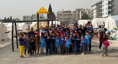 DEPREM BÖLGELERİNDE ÇOCUKLAR İÇİN OYUN PARKLARI KURULDU